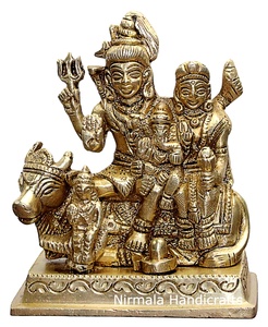 Statue en laiton de la famille Shiva : Divinités Shiva, Parvati, Ganesh, Nirmala – Artisanat du Rajasthan - Product Image 1