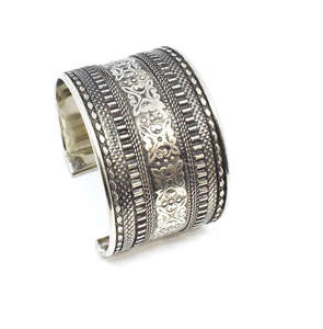 Joyería Vintage hawaiana con nuevos diseños, brazalete abierto hueco lleno de oro, pulsera Jamaiquina para niñas, venta al por mayor - Product Image 3