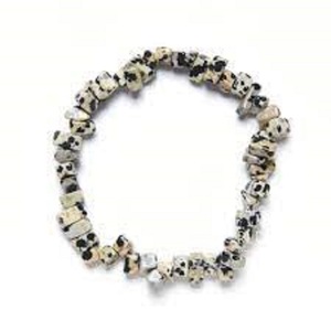 Pulsera de piedra de jaspe dálmata natural, pulsera elástica curativa de cristal hecha a mano para mujeres y hombres - Product Image 1