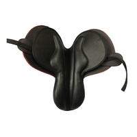 Sillines de carreras de polo hechos de material sintético y cuero