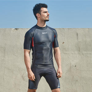 Vente en gros MARIUM Hommes Personnalisé Manches Courtes Protection UV Rash Guard avec 84% Polyester + 16% Spandex Tailles S-3L - Product Image 6