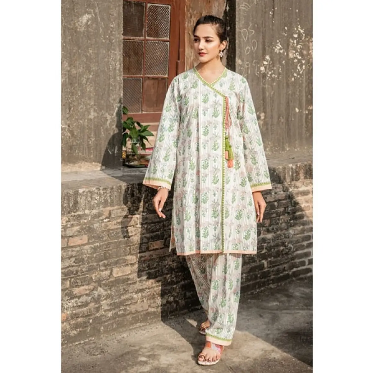 Gaun Rumput Kasual Baru Desain Baru Pakistan Penjualan Laris Warna Cantik Walet Kameez