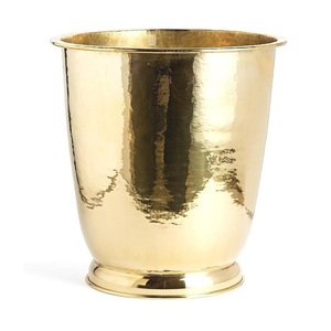 Maceta Decorativa para Interiores y Exteriores, Diseño Exclusivo para Bodas y Fiestas, Decoración de Jardín y Suelo, Acabado Dorado - Product Image 1