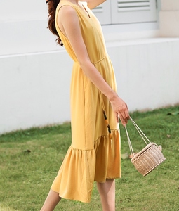 Robe longue sans manches en lin 100% couleur ambre, col en V, respirante et brodée, pour femme – Tendance et élégante - Product Image 2