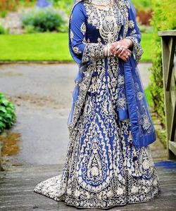 Robe de mariée traditionnelle indienne et pakistanaise longueur de plancher longue traînée avec broderie lourde Zardozi 2025 robe de mariée élégante - Product Image 1