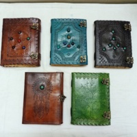 Carnets A5 personnalisés en cuir et tissu gaufré avec pierres précieuses, thèmes Wicca et occultisme celtique, papiers vieillis à bords festonnés