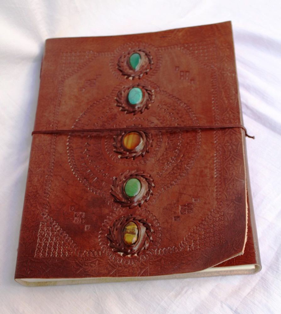 สีน้ำตาล