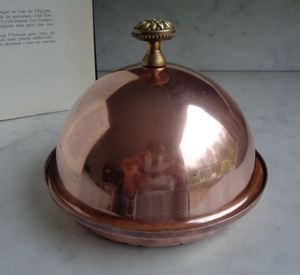 Elegante Mantequillera de Acero Inoxidable con Marco de Cobre, Perfecta para Servir el Desayuno y para la Mesa de la Cocina - Product Image 4