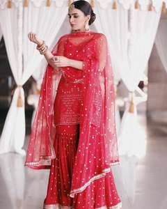 Nouvel ensemble combiné pour femmes disponible, broderie avec travail de séquence et dentelle Moti, broderie Sharara sur M Creation - Product Image 1