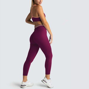 Ensemble de yoga pour femme OEM de qualité supérieure, doux, taille haute, effet push-up, comprenant un soutien-gorge et un legging - Product Image 6