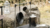 Table de camping multifonctionnelle moderne et portable en aluminium pliable avec support pour penderie et support pour lanterne