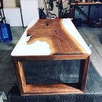 Table basse pliante industrielle en bois massif de noyer avec résine époxy blanche pour salon et usage domestique