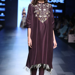 STYLISH--EMBROIDERY AVEC DENTELLE SUR BELLE LONG KAMEEZ, PLAZO ROBE-pour Partie-PORTER et DE MARIAGE @ 2021 - Product Image 1