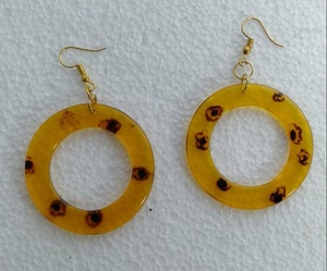 Boucles d'oreilles en résine en forme d'anneau rond de haute qualité Nouveau design de mode pour femmes filles Premium Fine Jewelry de l'Inde à bas prix - Product Image 2