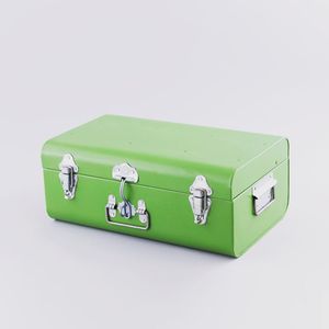 Almacenamiento decorativo para el hogar Caja de maletero de metal de diseño rojo con cerradura Caja de ropa de almacenamiento de alta calidad - Product Image 4