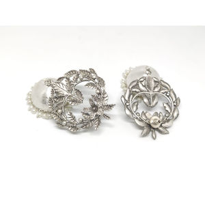 Pendientes de aro de latón con aspecto de plata hechos a mano, a la última moda, estilo jhumka mate plateado para niñas y mujeres - Product Image 2