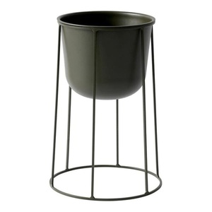 Macetas negras de estilo único para decoración de jardín con soporte único, macetas tipo barril para decoración interior y exterior disponibles. - Product Image 1