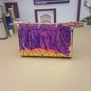 Sac à cosmétiques en cuir PU à carreaux brillant bon marché, taille personnalisée avec impression de logo OEM - Product Image 3