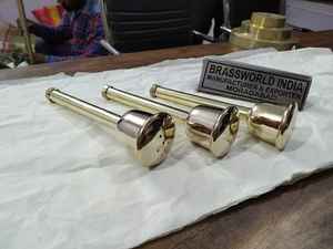 Aspersor de latón de agua bendita, suministro de iglesia de estilo religioso, modelo pulido de Brassworld India - Product Image 4