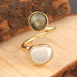 Labradorite flashy verte naturelle et perle d'eau douce bague plaqué or réglable à la main double pierre bague pour femmes et hommes - Product Image 4