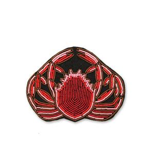 Apliques Bordados a Mano con Forma de Corazón, Broche de Alambre Metálico, Parches y Insignias Bordados a Mano para Chaquetas y Bolsillos - Product Image 1