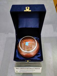 Odyssey Dog Urna de cremación para mascotas pintada a mano Aluminio Marrón Suministros funerarios personalizados - Product Image 2