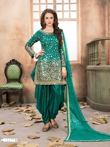 Salwar Kameez en soie Bollywood 2022, robe de designer indienne et pakistanaise, Punjabi Dhoti, tenue de fête, collection Eid, robe pour occasions spéciales - Product Image 3