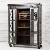 Vitrine industrielle moderne en fer laqué Akarshan |   Armoire de rangement à portes coulissantes |   Entrée de villa contemporaine
