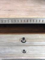 Moderne Möbel im französischen Stil Massiver Nachttisch aus Holz mit weißem Nachttisch