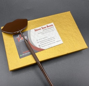 Miroir de poche personnalisé avec logo en forme de cœur brun et de lèvres pour artistes cils - Product Image 1