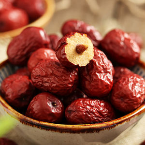 บริษัทขายส่งราคาอินทผลัมแดงอบแห้งและลูกเกด  อินทผลัมอบแห้ง  ลูกเกดดำ เขียว และแดง - Product Image 2