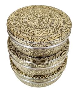 CONTENEDOR DECORATIVO DE ACERO INOXIDABLE DISEÑADO CON FLOR ANTIGUA MEDIANA CON TAPA-GOLDEN MEENA (7,5 "X 7,5" X 2,5 "PULGADAS) - Product Image 5