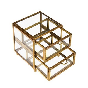 Boîte à bijoux en métal et verre à 2 niveaux boîte de rangement pour bijoux cosmétiques de forme carrée design avantageux d'Inde - Product Image 1