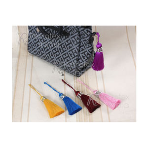 Porte-clés pompon en Polyester coloré, nouvelle collection - Product Image 1