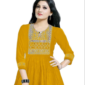 Rich Look Designer Seasonable Collection Net Silk Grey Color Ocasión especial Fancy Indian Women Wear Precio al por mayor en Surat Apparelgarment - Product Image 1