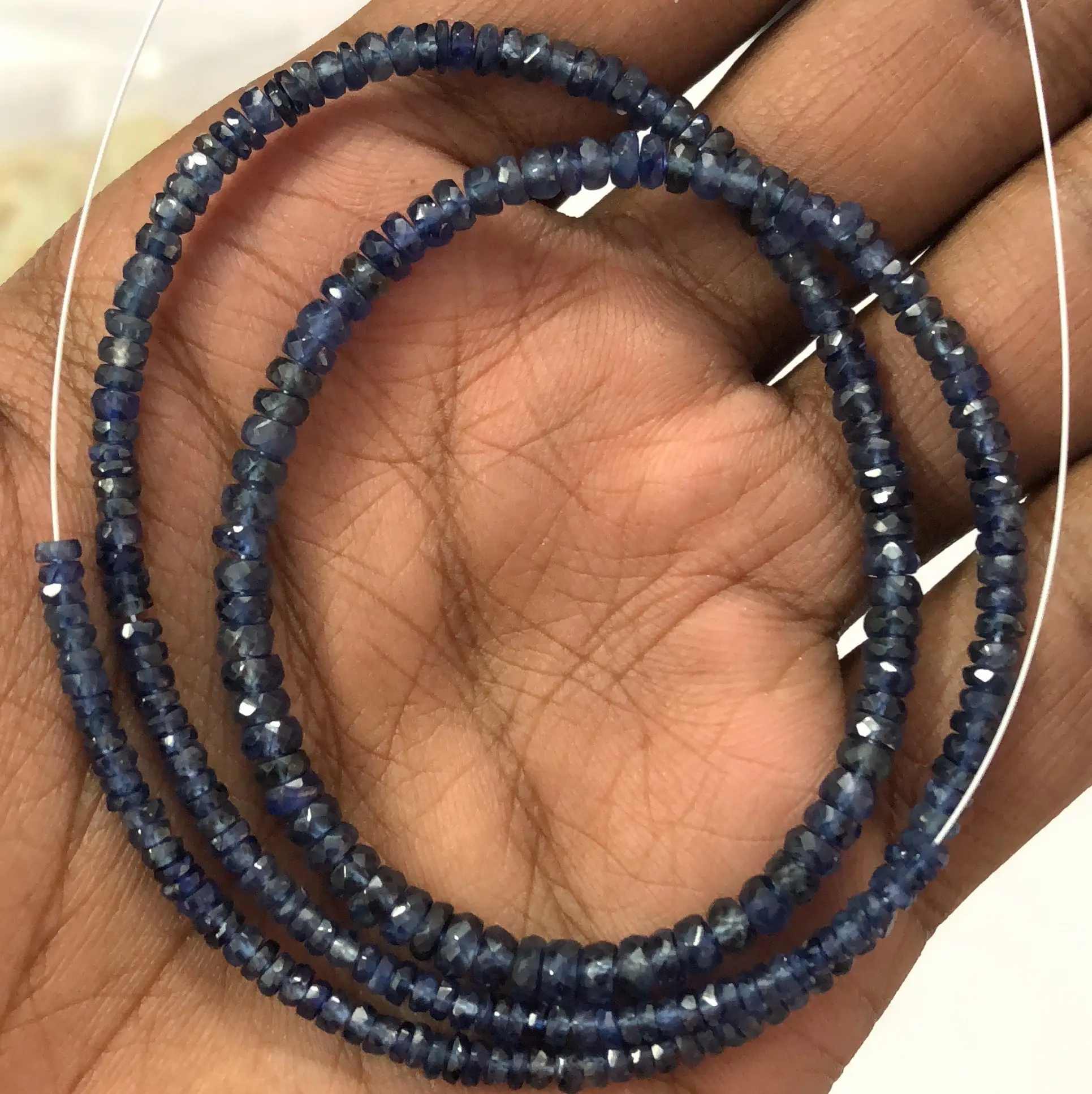 Natürlicher blauer Saphir einfarbige randelle Edelstein-Perlenstrang vom Edelstein-Hersteller zum Großhandelspreis kaufen Online-Shop