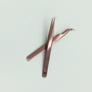 Pinzas para Extensión de Pestañas de Precisión, Curvas, de 45 Grados, en Oro Rosa Sólido, con Aislamiento, Sostenibles, con Logotipo - Product Image 3
