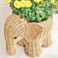 Panier de rangement et pot de fleurs en rotin écologique Viettime Craft en forme d'éléphant – Cadeau idéal du Vietnam (vente en gros)