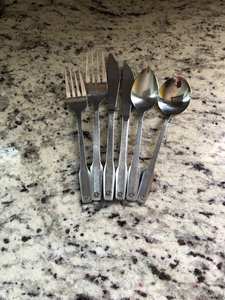 Ensemble de couverts élégants en acier inoxydable pour la cuisine à domicile et la décoration de table de mariage Ustensiles de cuisine essentiels en métal durable - Product Image 5