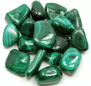 Venta al por mayor a granel pulido malaquita cristal cuarzo piedras caídas naturales Feng Shui amor estilo piedra preciosa para fines decorativos - Product Image 1