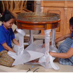 Reproduction antique Table ronde d'appoint en bois d'acajou Mobilier empilable en bois massif pour la maison Style NC Finis - Product Image 1