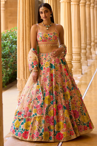 Ensemble de mariée en Georgette de soie avec broderie riche, comprenant Lehenga, Choli, Dupatta et Blouse à motif floral, Prix de gros - Product Image 4
