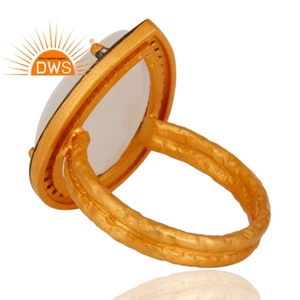 Anillo de cóctel chapado en oro de 18k, joyería de fabricante de joyería martillada de Plata de Ley 925, piedra lunar blanca, joyería de piedras preciosas - Product Image 3