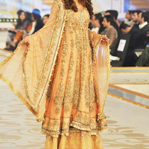 Kurta Lehenga Larga India/Pakistaní Hecha a Mano con Bordado Intenso para Bodas Nupciales - Product Image 1