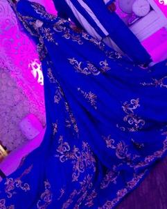 Impresionante Vestido de Novia Marroquí Lehenga Choli Largo hasta el Suelo con Bordado Intenso y Cola Larga - ATIYA LIBAS Satén de Acetato Personalizado - Product Image 2