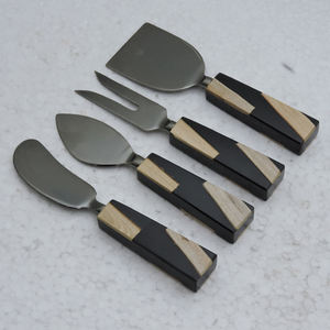 Ensemble de 4 couteaux à fromage vintage faits à la main en acier inoxydable avec manche en résine époxy et bois, écologique, design de créateur, pour la table - Product Image 6