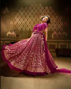 Zware Geborduurde Lahenga Choli Kastanjebruine Kleur Lehenga + Roze Dupatta Parelwerk Bruids Lahenga Lehenga Choli Groothandelsprijs