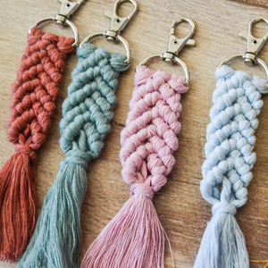 พวงกุญแจมาคราเม่ลายหางปลา งานแฮนด์เมดสวยงาม - Product Image 1