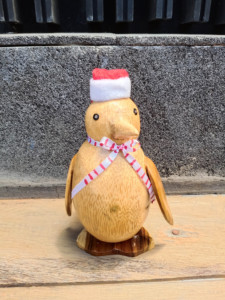 100% Material de madera de decoración de raíz de bambú de pingüino hecho a mano con grabado para el hogar o la decoración del hogar - Product Image 3