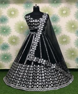Ropa de fiesta de trabajo con bordado de red con Lehenga de diamantes para diseñador pesado femenino indio y paquistaní Lehenga Choli con blusa Alphanumero - Product Image 6